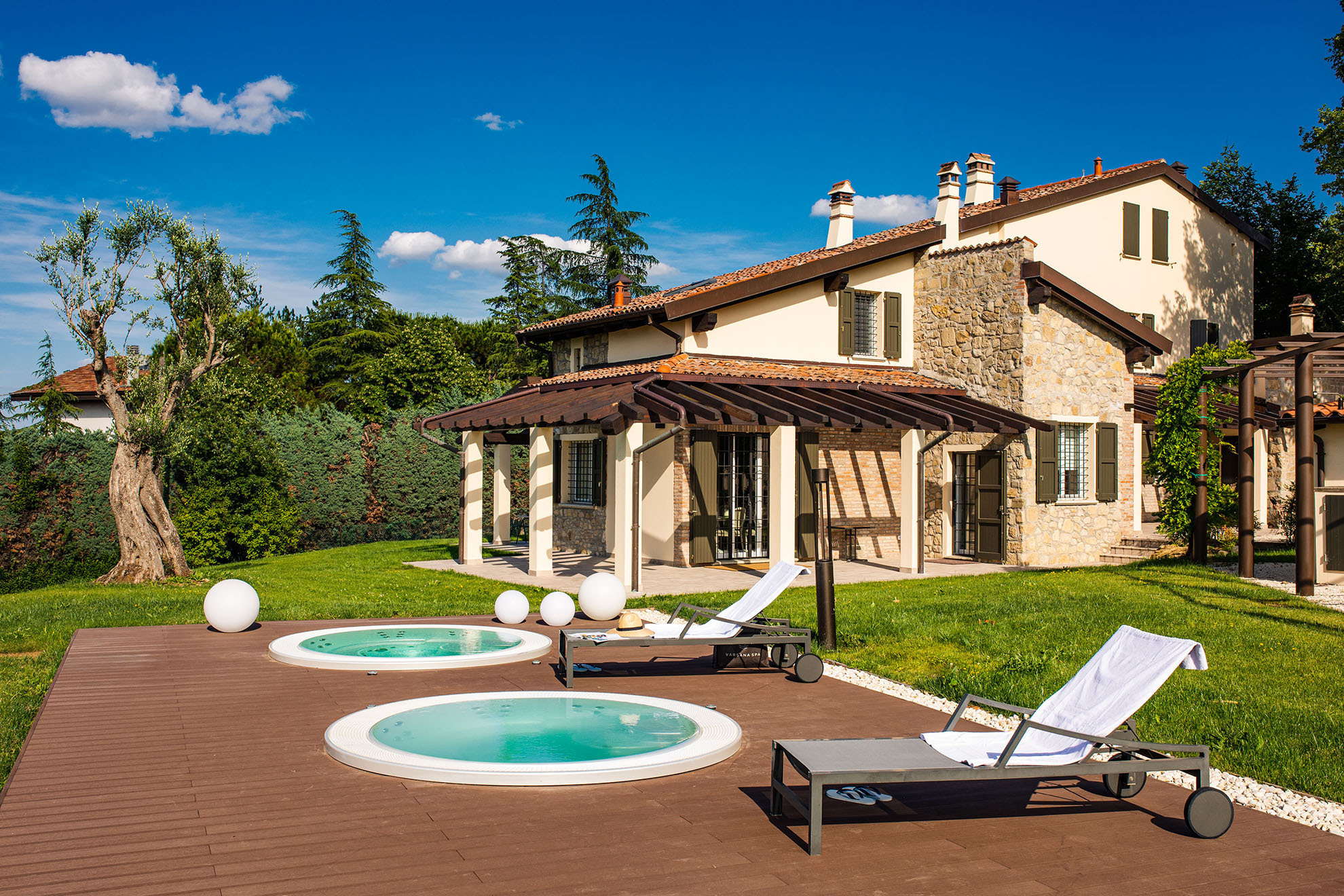 Emilia romagna villa pergola exteriors